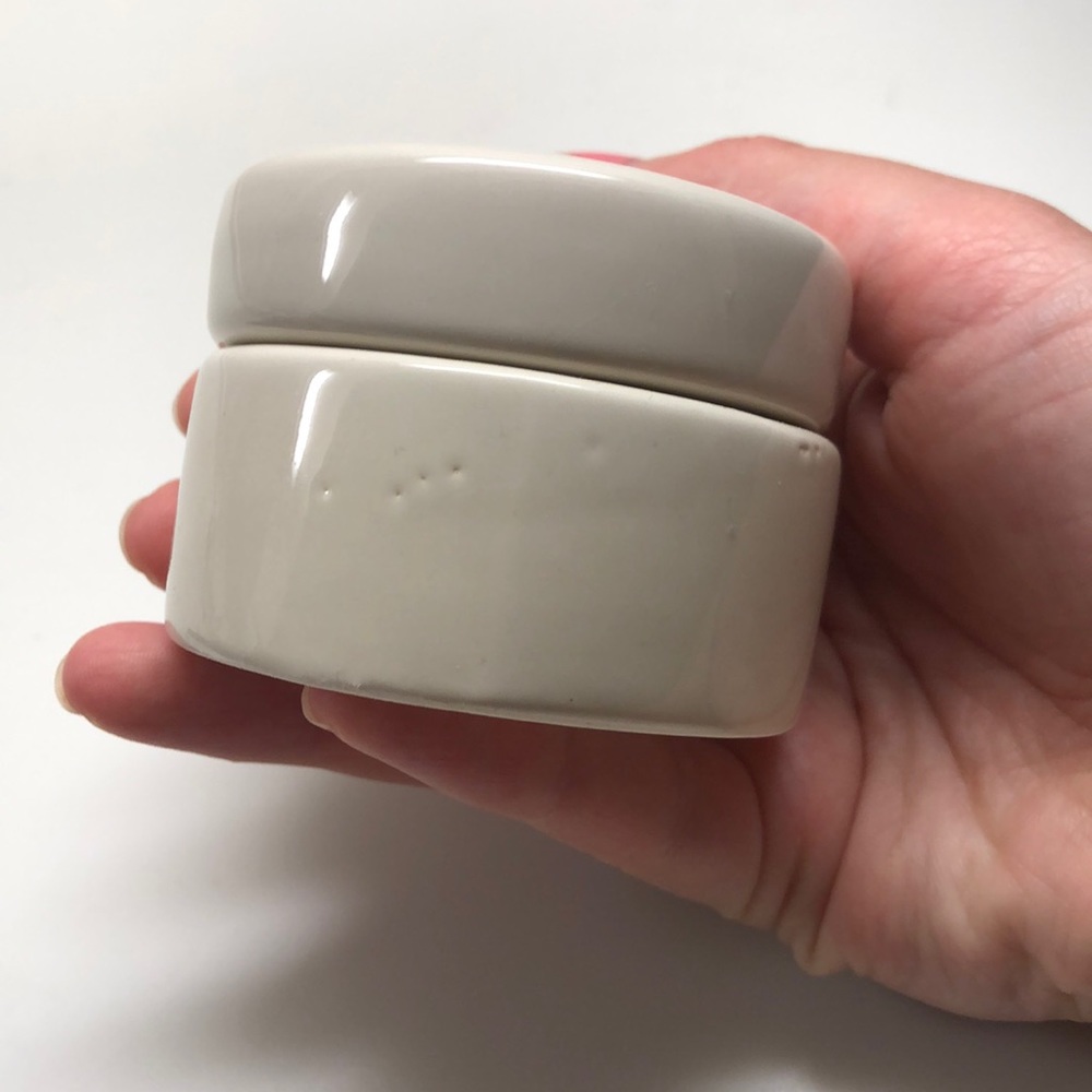 Small Ceramic Box - Picture 5 of 5